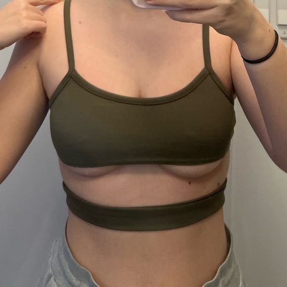 SEXY UNDER BOOB CROP TOP - Picture 3 of 5